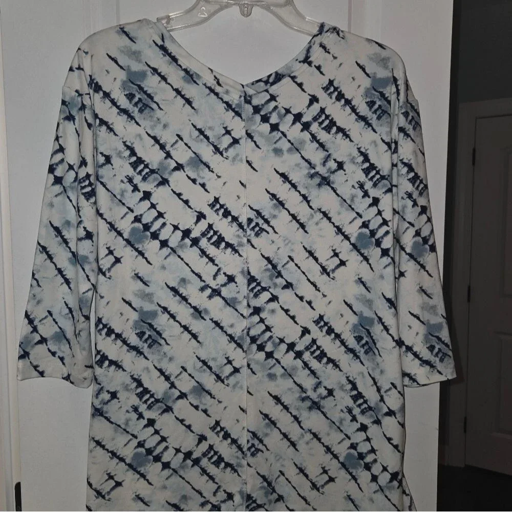 Wonderly NEW Blue & White Watercolor Tie Dye Stretch Blouse - Picture 11 of 12